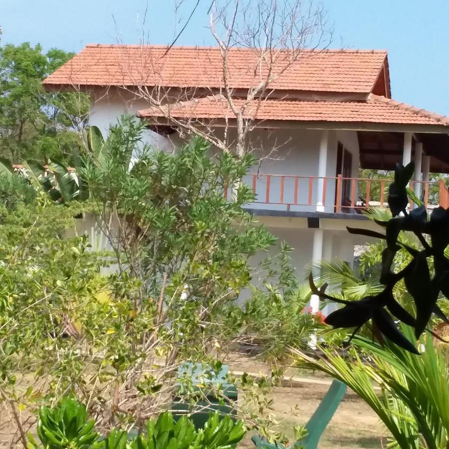 Pearl Cave Cabanas & Resturant Tangalle Bagian luar foto